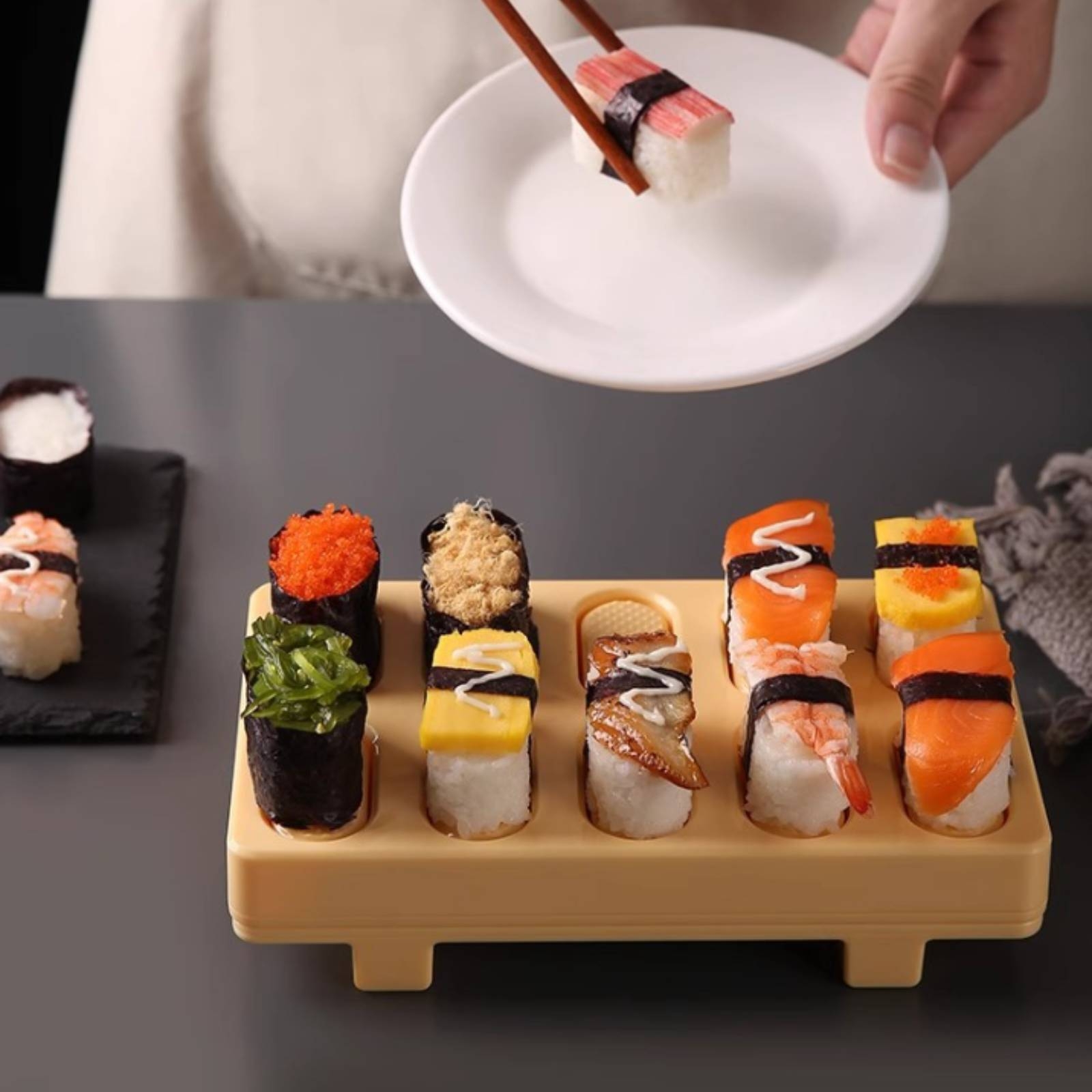 قالب صنع السوشي مع ملعقة، قالب - مراجعة Meal Prep Onigiri وسعره